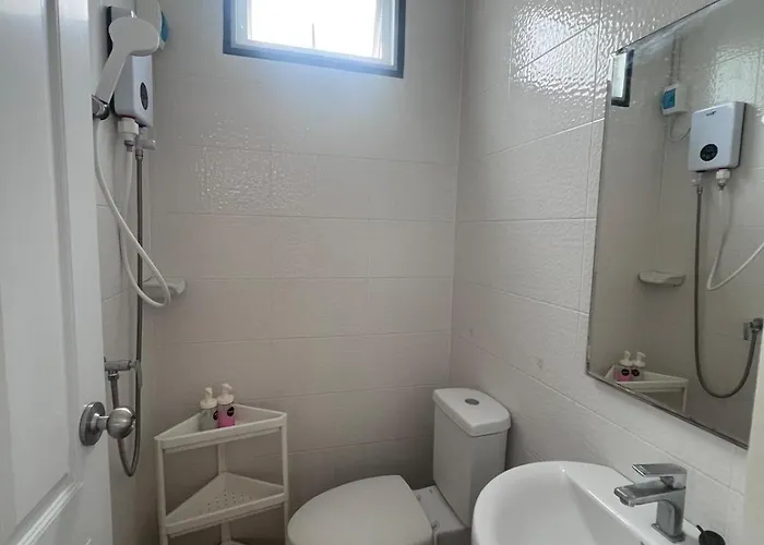Apartment Above Heaven - 4br For 12 Pax Near Mrt Ratchadapisek Bangkok