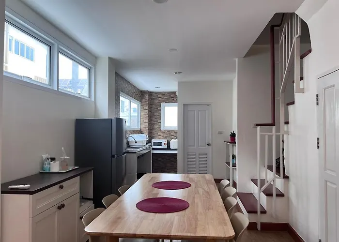 Above Heaven - 4br For 12 Pax Near Mrt Ratchadapisek Apartment