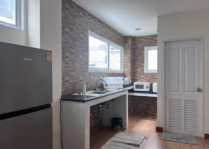 Apartment Above Heaven - 4br For 12 Pax Near Mrt Ratchadapisek Bangkok